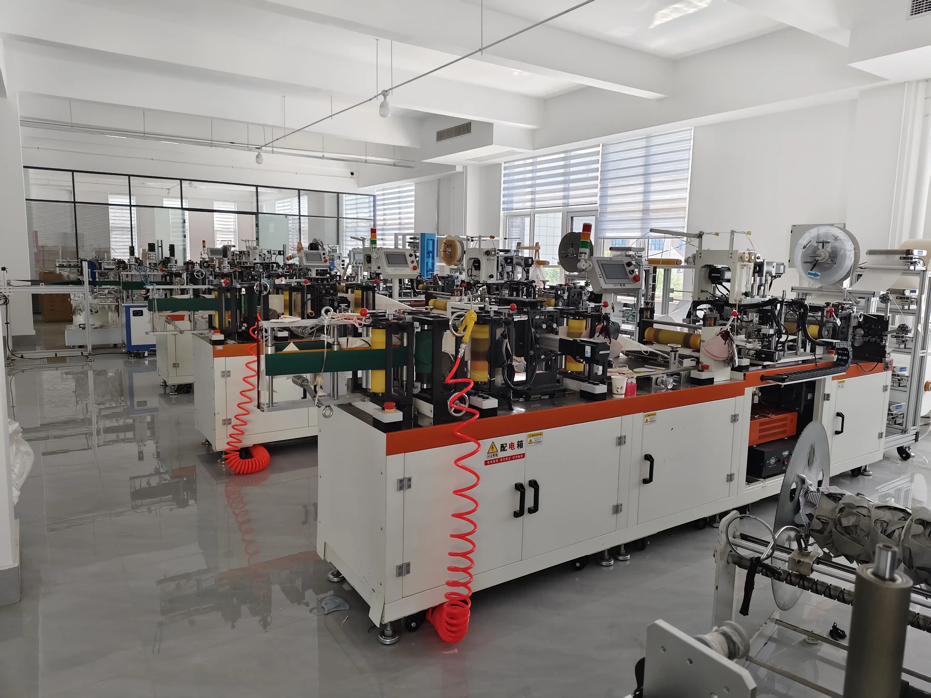 Automated textile equipment arranged in a bright production room